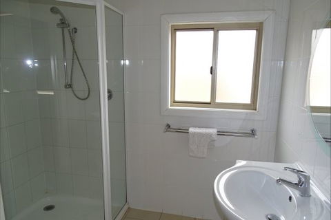Silver Hill Townhouse - Australia Accommodation 9