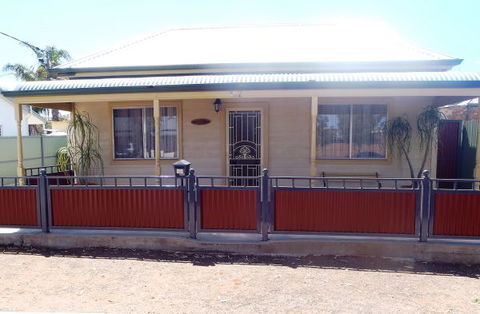 Silver Hill Townhouse - Australia Accommodation 10