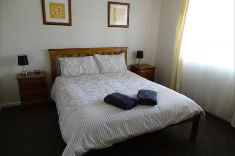 Silver Hill Townhouse - Australia Accommodation 11