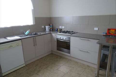 Silver Hill Townhouse - Australia Accommodation 13