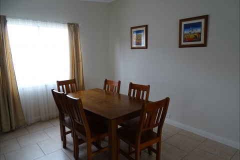 Silver Hill Townhouse - Australia Accommodation 14