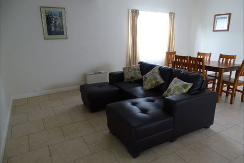 Silver Hill Townhouse - Australia Accommodation 15