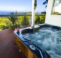 The White House Ocean View Spa Villa - Australia Accommodation