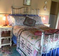 The Witches Garden - Cottage on the Creek - Australia Accommodation