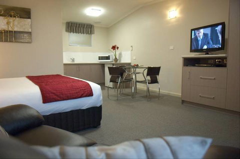 Tower Motor Inn - Australia Accommodation 5