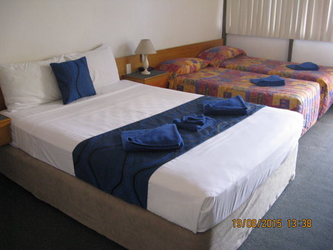 Tropical Gateway Motor Inn - Australia Accommodation 4