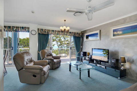 White Crest Luxury Apartments - Australia Accommodation 4