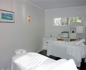 Karma Chalets And Karisma Spa - Australia Accommodation 3