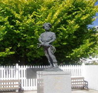 Alexander Cameron Statue - Australia Accommodation
