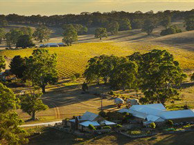 Hutton Vale And Farm Follies - Australia Accommodation 0