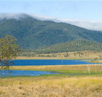 Lake Elphinstone - Australia Accommodation