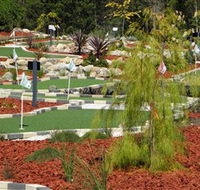 18 Hole Mini Golf - Club Husky - Australia Accommodation