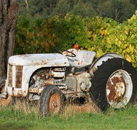 Ten Minutes By Tractor - Australia Accommodation
