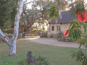 Overland Corner Hotel - Australia Accommodation 1