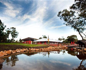 Savannah Visitor Plaza, Taronga Western Plains Zoo Dubbo - Australia Accommodation 2