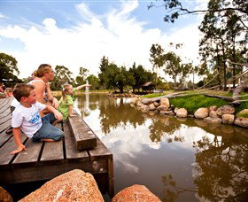 Savannah Visitor Plaza, Taronga Western Plains Zoo Dubbo - Australia Accommodation 7