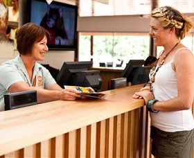 Savannah Visitor Plaza, Taronga Western Plains Zoo Dubbo - Australia Accommodation 6