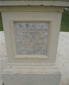 The Coronation Lamp Memorial - Australia Accommodation 2