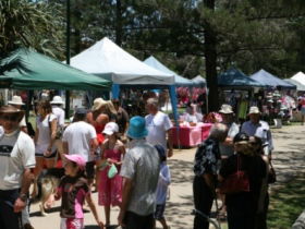 Burleigh Art And Craft Markets - Australia Accommodation 3