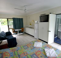 Tropical Palms Inn - Australia Accommodation