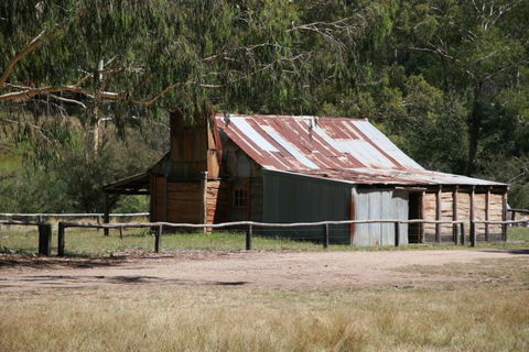 Australis 4WD Adventures - Australia Accommodation 2