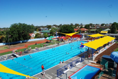 Holland Park Pool - Australia Accommodation 1