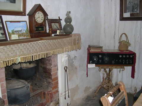 Early Settlers Cottage (Solly's Hut) - Australia Accommodation 1