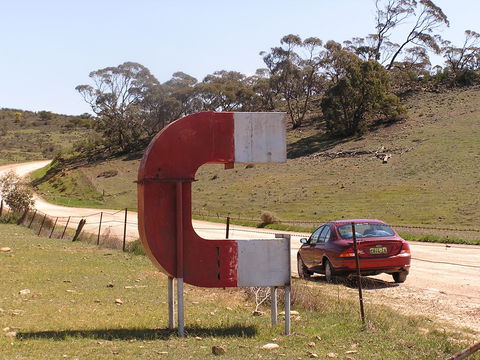 Magnetic Hill - Australia Accommodation 0