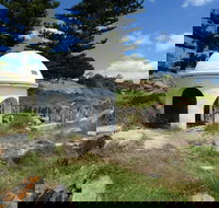 Frenchman's Rock - Australia Accommodation