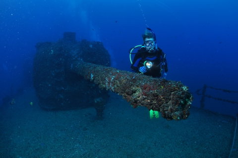 HMAS Brisbane Dive Site - Australia Accommodation 1