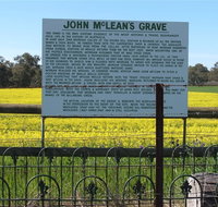 John McLeans Memorial - Australia Accommodation