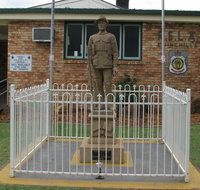 Soldier Statue Memorial Chinchilla - Australia Accommodation