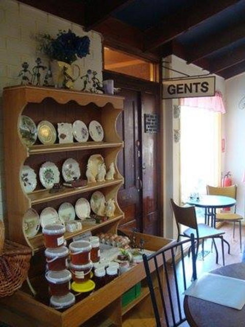 Train Stop Antiques - Australia Accommodation 1