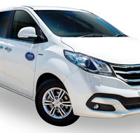 Luxury Van Private Transfer Cairns Airport - Cairns City - Australia Accommodation