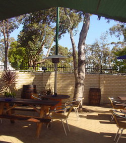 Hale Road Tavern - Australia Accommodation 2