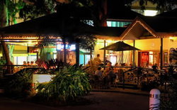 Apres Beach Bar & Grill - Palm Cove - Australia Accommodation 1