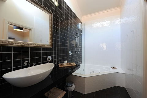 Alexandra Place - Australia Accommodation 2