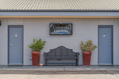 Cotswold Gardens - Australia Accommodation 2