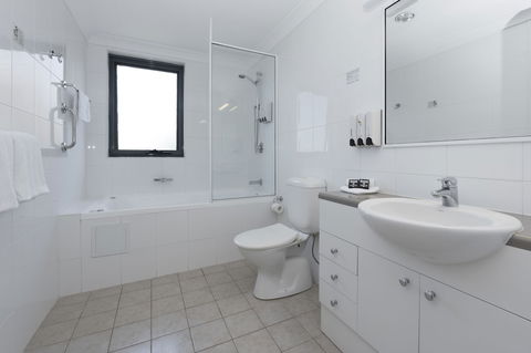 Leisure Inn Spires - Australia Accommodation 4