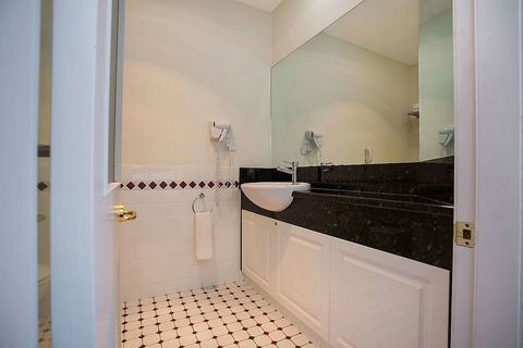 Quality Hotel Bentinck - Australia Accommodation 6