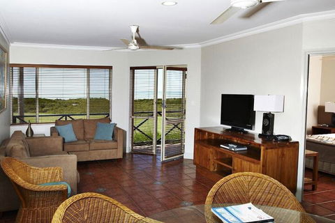 Moonlight Bay Suites - Australia Accommodation 7