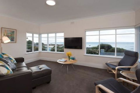 Sunrise At Penguin - Australia Accommodation 0