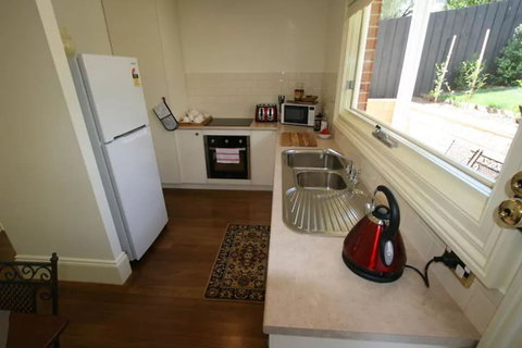 Annies Garden Cottage - Australia Accommodation 2
