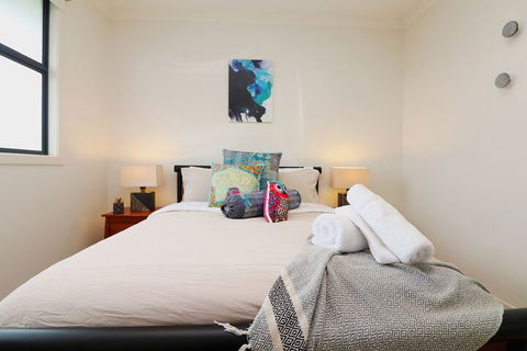Ocean Whispers Cowes - Rejuvenate Stays - Australia Accommodation 7