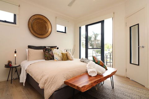 Ocean Whispers Cowes - Rejuvenate Stays - Australia Accommodation 2