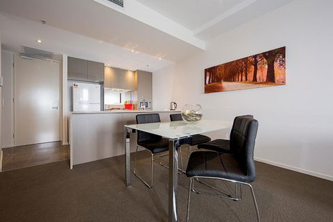 Accommodate Canberra Manhattan On The Park - Australia Accommodation 6