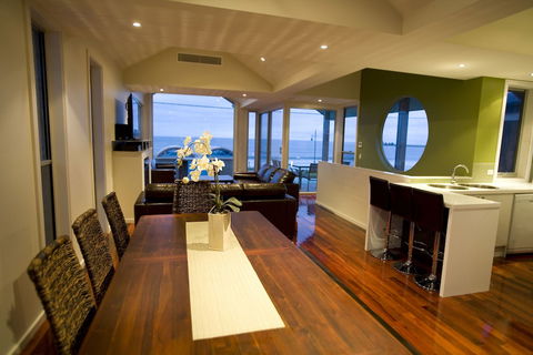 Aloha Beachfront - Australia Accommodation 6