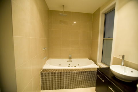 Aloha Beachfront - Australia Accommodation 1
