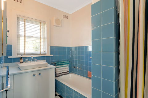 The 50's Beach House - Australia Accommodation 3