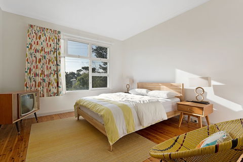 The 50's Beach House - Australia Accommodation 5